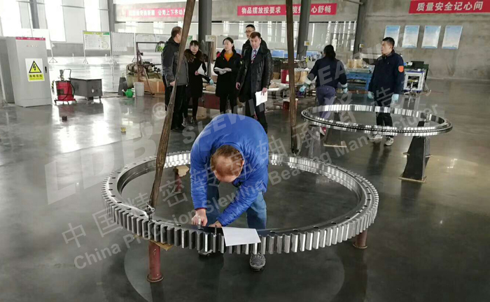 港口機(jī)械回轉(zhuǎn)支承 港口機(jī)械回轉(zhuǎn)支承